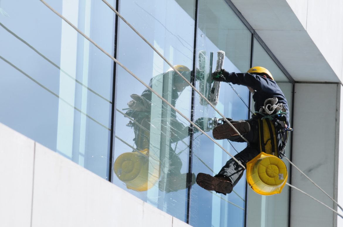 Servicios de limpieza de ventanas de altura en Panamá