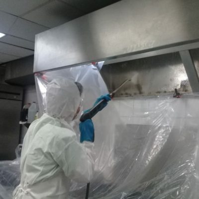 Duct cleaning in industrial kitchens