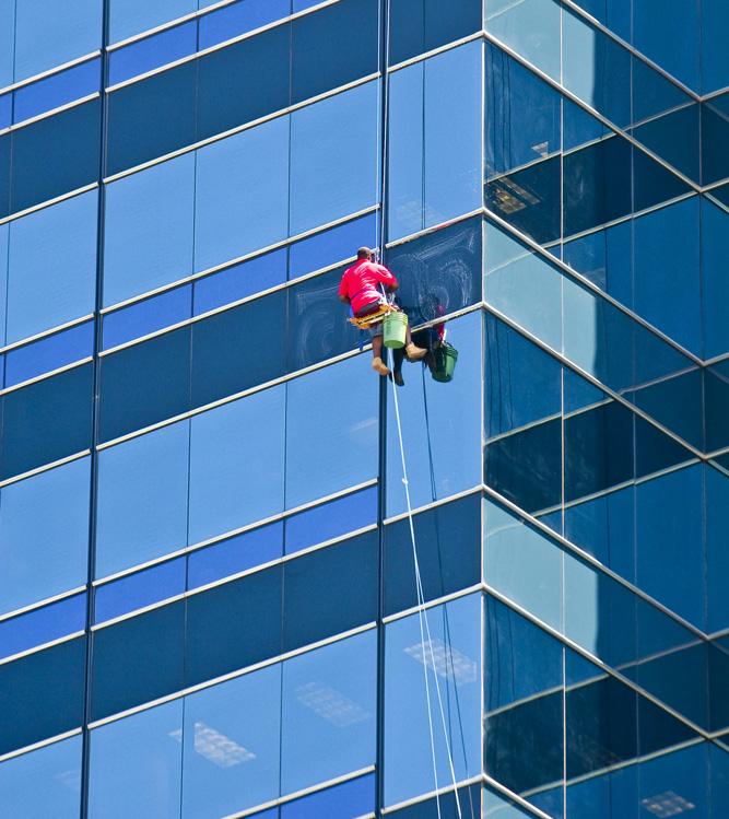 Limpiador de ventanas de gran altura fotografías e imágenes de