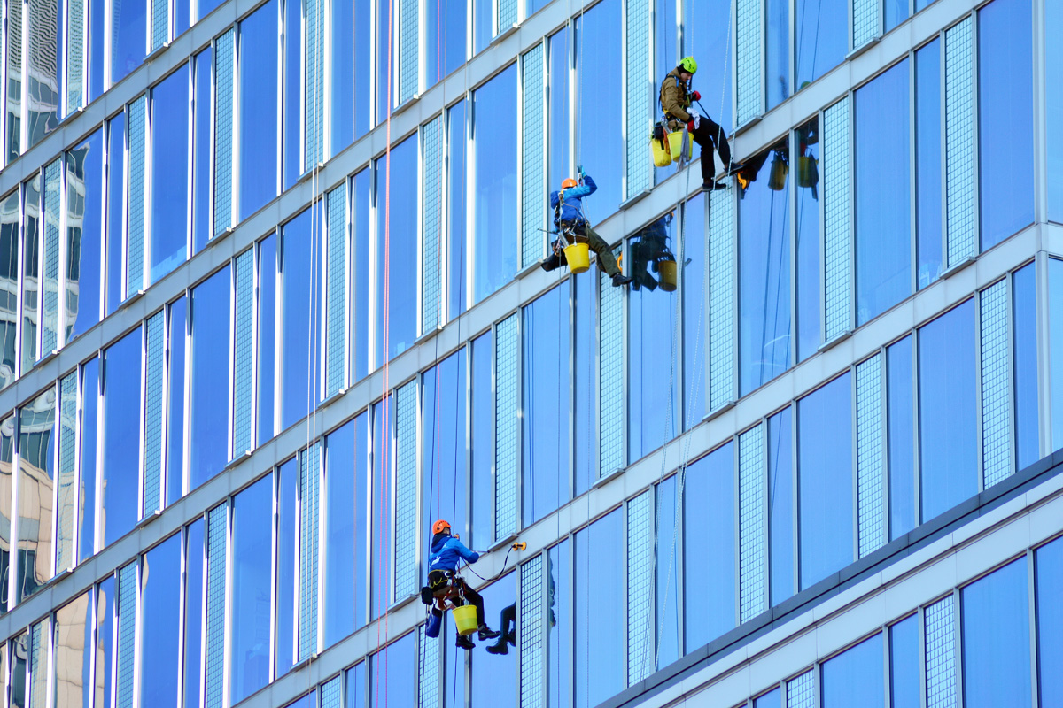 Premium Photo  Window cleaning in high-rise buildings, houses