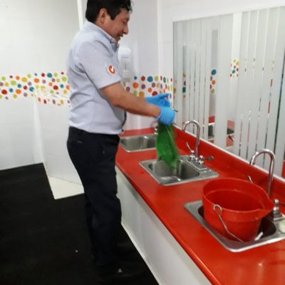 Limpieza de preescolar en Panamá