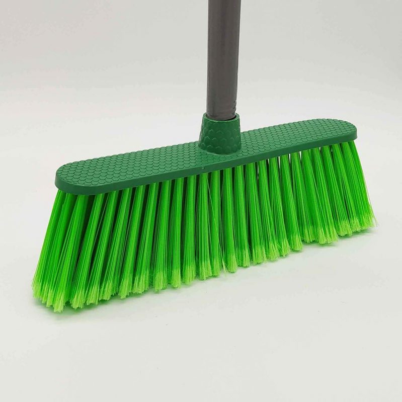 ESCOBA VENECIA CON MANGO DE MADERA | Green Cleaning Services
