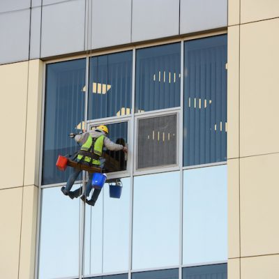 Limpieza De Ventanas En Altura en panamá | high-rise window cleaning service in Panama | windows cleaning at height in Panama