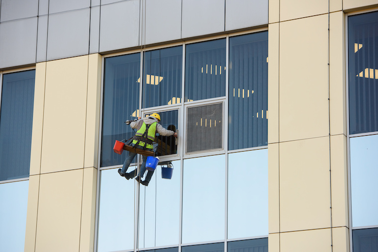 Limpieza De Ventanas En Altura en panamá | high-rise window cleaning service in Panama | windows cleaning at height in Panama